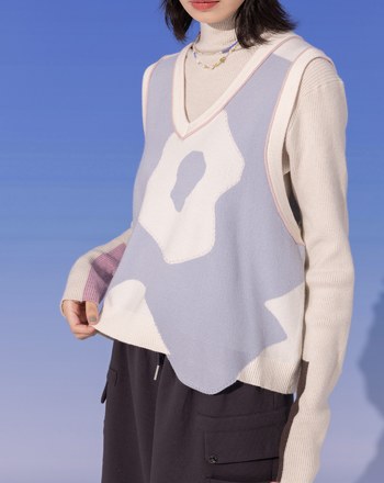 ➤抗起球花朵意象配色毛衣背心(兩色)