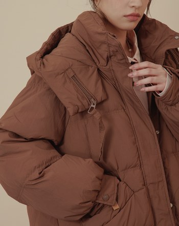 ➤造型拉鍊裝飾連帽長版羽絨外套(兩色)