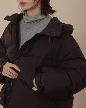 ➤防潑水雙向拉鍊可調節連帽羽絨外套(兩色)