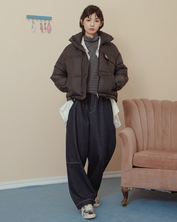 ➤防潑水下擺抽繩立領短版鋪棉外套(兩色)