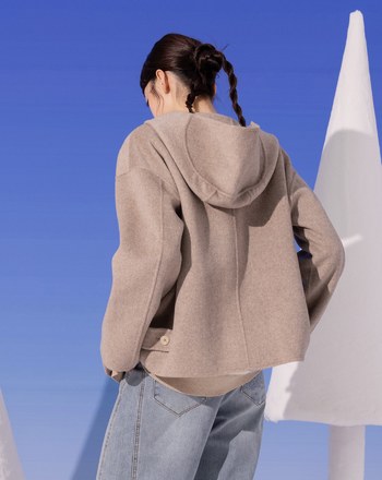 ➤造型牛角釦羊毛連帽短大衣