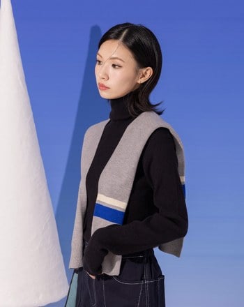 92繡花運動風針織披肩(兩色)