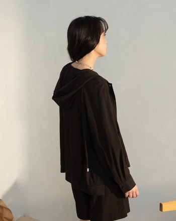 ➤涼感弧線造型口袋連帽外套(兩色)