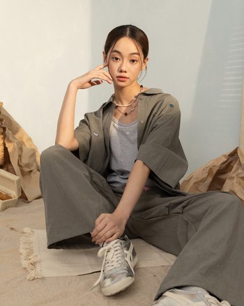 涼感不對稱領口造型短袖襯衫(兩色)