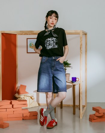 迪士尼系列 蓋房子鉚釘壓印牛仔四分褲(兩色)