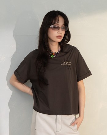 抽皺繡花瞬涼涼感短版T恤(兩色)