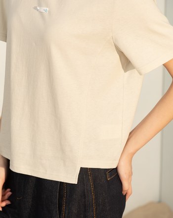 gozo皮標側邊顯瘦剪接T恤(兩色)