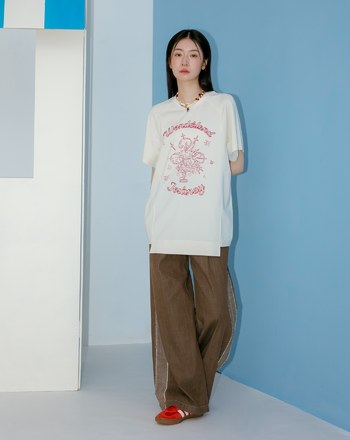 蘋果繡花燭台刺繡下擺錯位涼感T恤(兩色)