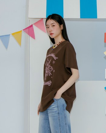 蘋果繡花燭台刺繡下擺錯位涼感T恤(兩色)