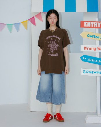 蘋果繡花燭台刺繡下擺錯位涼感T恤(兩色)
