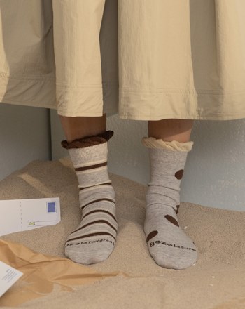 點點條紋不對稱長襪(兩色)