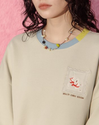 ➤【新年限定】馬上有錢側邊剪裁大學T(兩色)