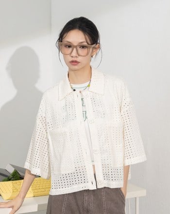 小花釦鏤空口袋五分袖襯衫(兩色)