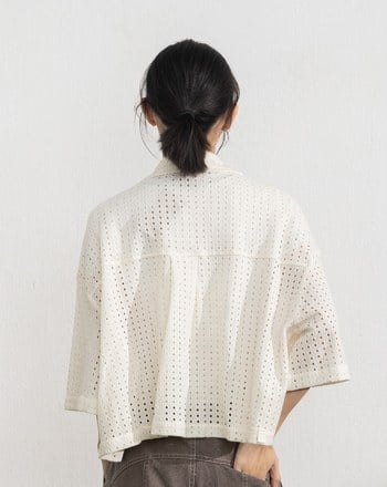 小花釦鏤空口袋五分袖襯衫(兩色)