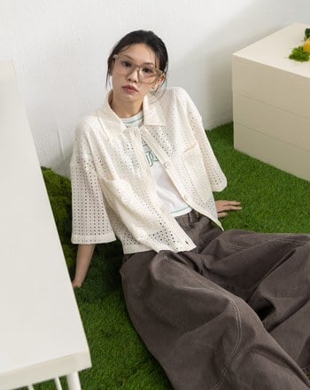 小花釦鏤空口袋五分袖襯衫(兩色)