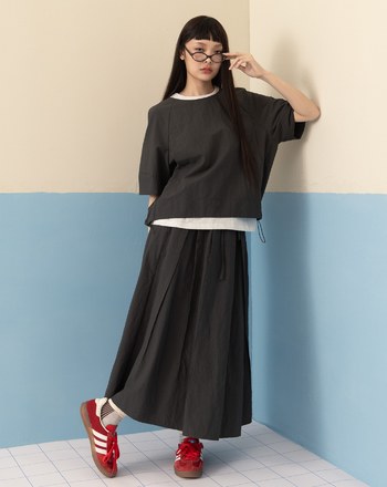 微皺感弧形口袋抽繩造型上衣(兩色)