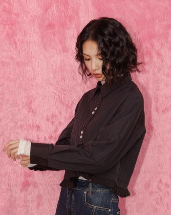 A｜啞光立體紋理荷葉邊短版襯衫外套(兩色)