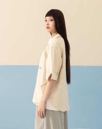 ➤涼感天絲刺繡抓褶短袖襯衫(兩色)