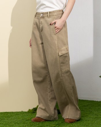 抓褶剪裁牛仔直筒工裝褲