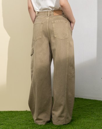 抓褶剪裁牛仔直筒工裝褲