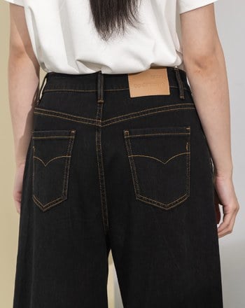 好比例四面彈顯瘦中線牛仔直筒褲