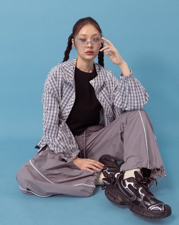 A｜立體打褶反光線條運動長褲(兩色)