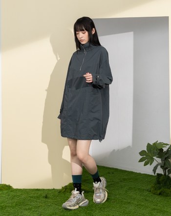 透氣防曬拉鍊立領下擺抽繩短洋裝(兩色)