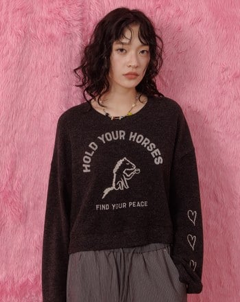 馬上平靜Q感毛毛短版大學T(兩色)