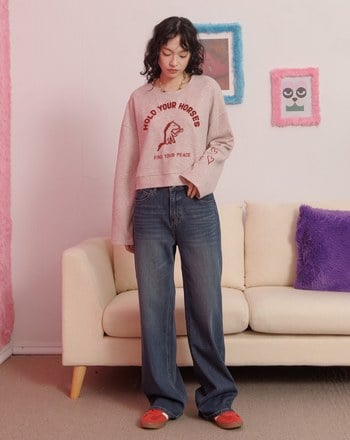 馬上平靜Q感毛毛短版大學T(兩色)