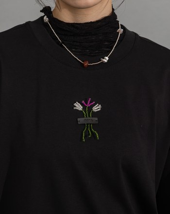 縫珠花束造型金屬絲T恤(兩色)