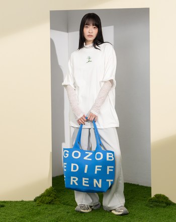 縫珠花束造型金屬絲T恤(兩色)