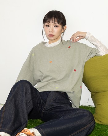 A｜十字繡愛心花朵蠟洗寬鬆T恤(兩色)