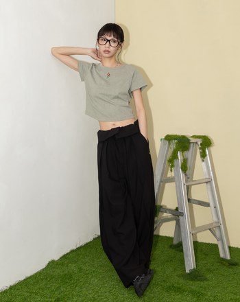 A｜小花縫珠蠟洗合身剪裁T恤(兩色)