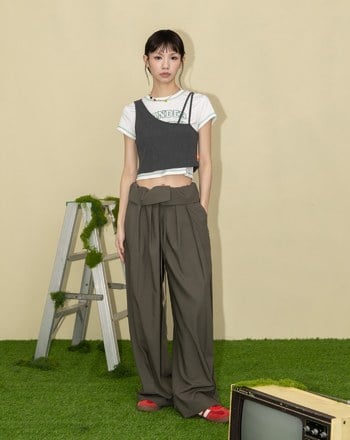 A｜英文刺繡兩件式不對稱背心T恤(兩色)