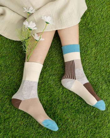 趣味色塊不對稱長襪(兩色)