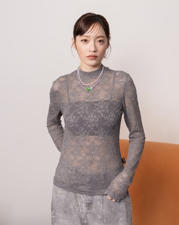 立體花卉中高領透膚內搭上衣(三色)
